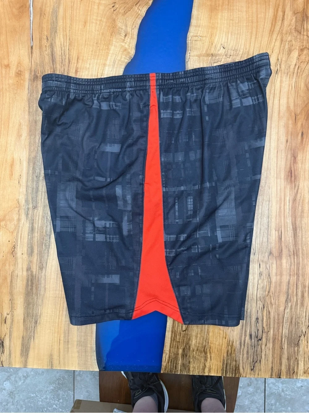 Under Armour 2XL Black Red Athletic Gym Shorts